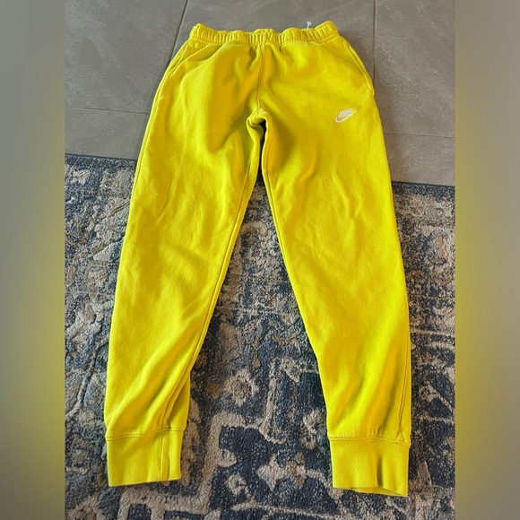 Nike Men's Yellow Jogger Pants - Picture 4 of 9